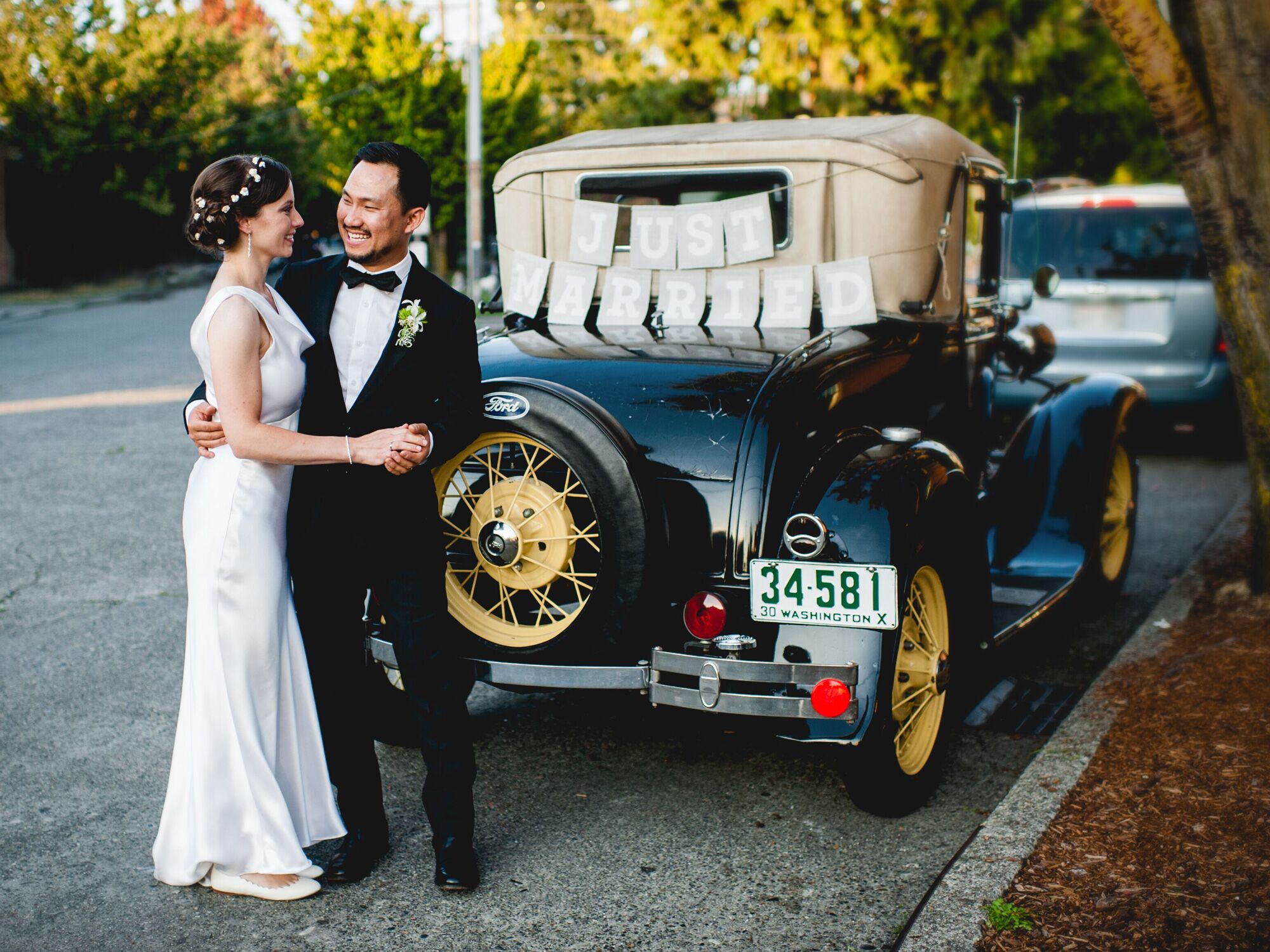 21 Wedding Car Decorations That Tell Everyone You're Married