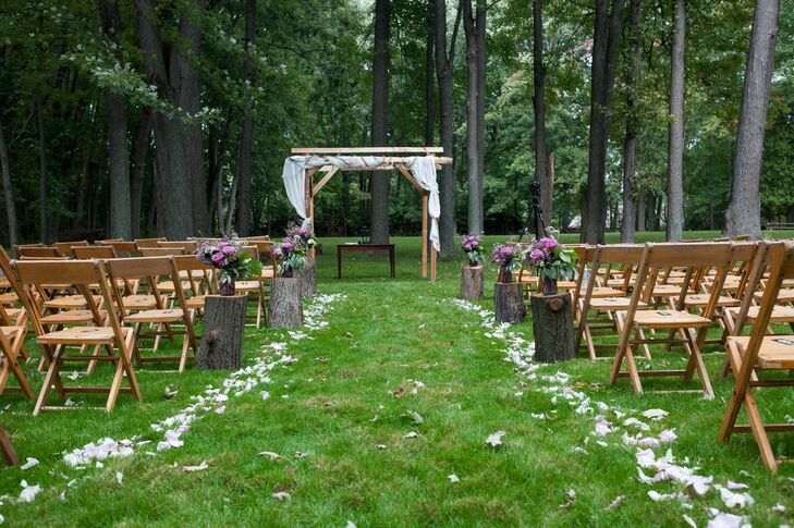 Rustic Tree-Stump Aisle Decorations