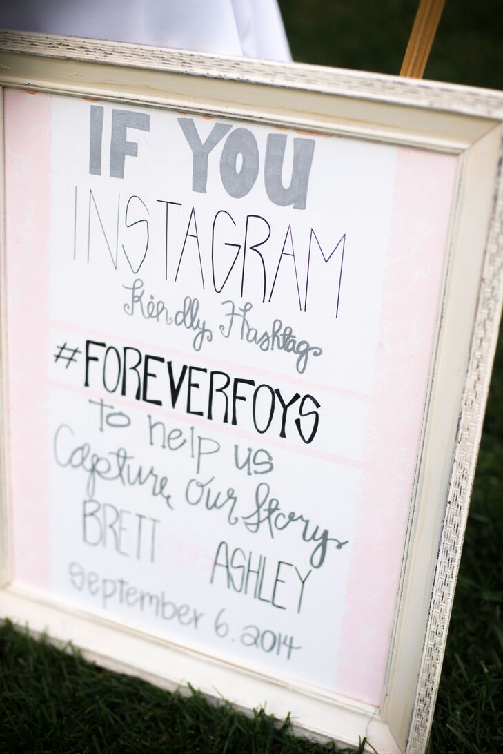 DIY Social Media Sharing Wedding Sign