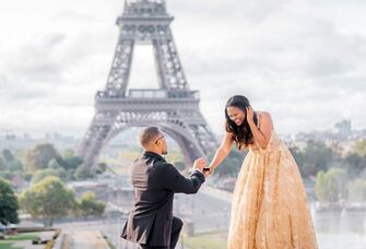 Proposal in front of the Eiffel Tower