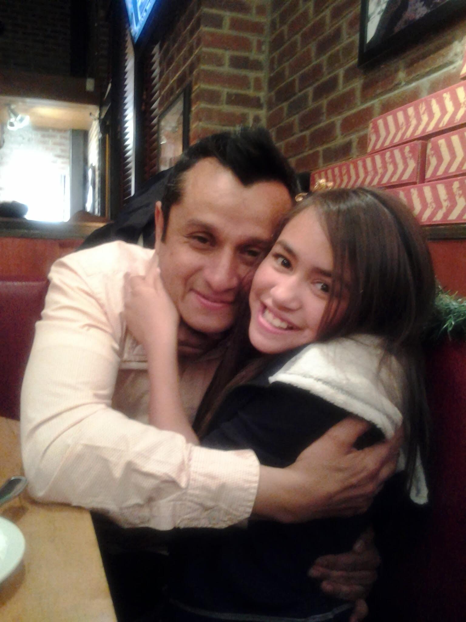 Paola and her dad/Paola y su papá