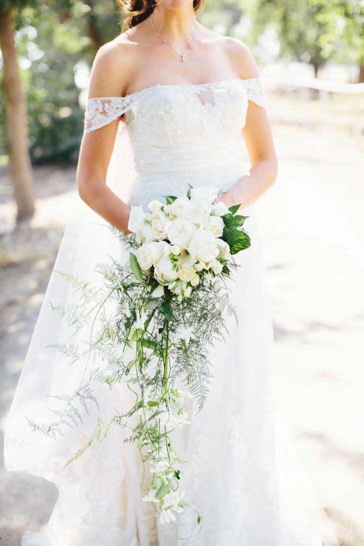 “My wedding dress was the first one I tried on. My niece of five years asked me to try on this "princess" dress and I ended up loving it,” says Anna. “We added little lace drop sleeves for added elegance. It was classy, but still felt woodsy and sexy.” rn