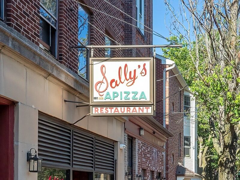 Picture of Sally's Apizza