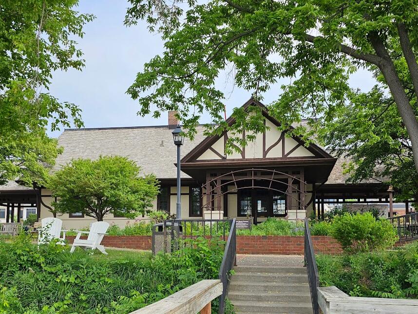 Picture of Explore Downtown Wayzata