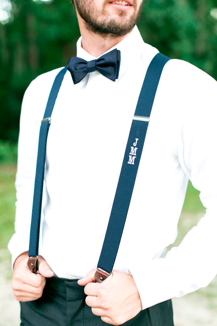 The groomsmen sported classic navy bow ties that contrasted with Matt’s polka-dot tie but kept a similar color scheme. Each groomsman also wore a pair of navy suspenders with his initials monogrammed vertically in white for a Southern touch.