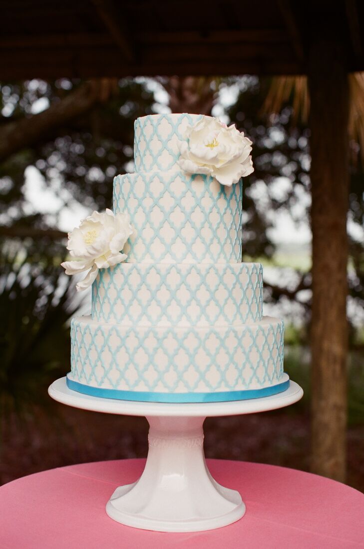 Instead of a traditional-looking layer cake, the couple went for a bold patterned cake using turquoise fondant. White sugar peonies recalling Lesley’s bridal bouquet were placed on top.