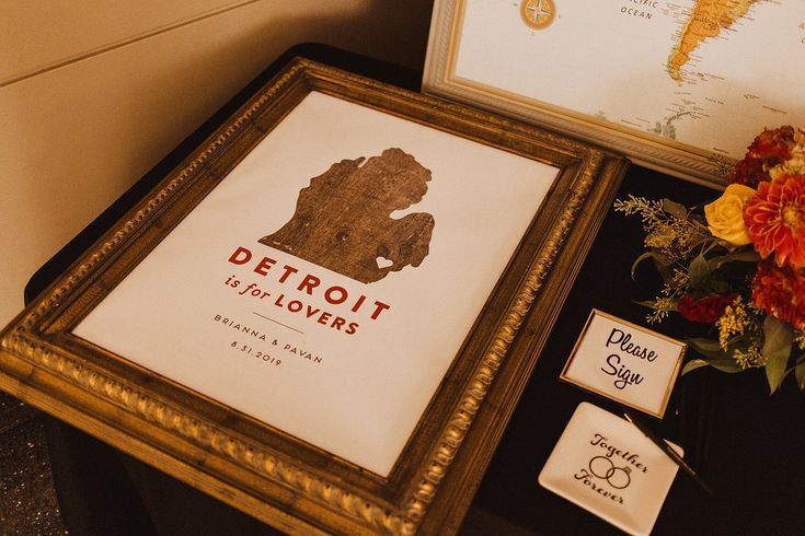 Michigan-inspired guest book picture