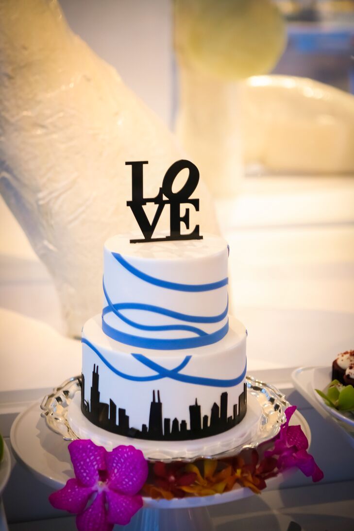 The Chicago skyline was not just in the backdrop of Maria and Jeff’s wedding: Their cutting cake had the skyline silhouette too. In addition to cupcakes, they also had a late-night snack: a gelato cart, with six delightful flavors. “Having ice cream at our wedding was my only must-have,” Maria says.