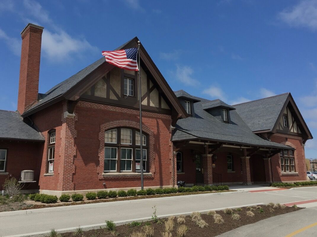 Picture of Lake Forest Metra Station