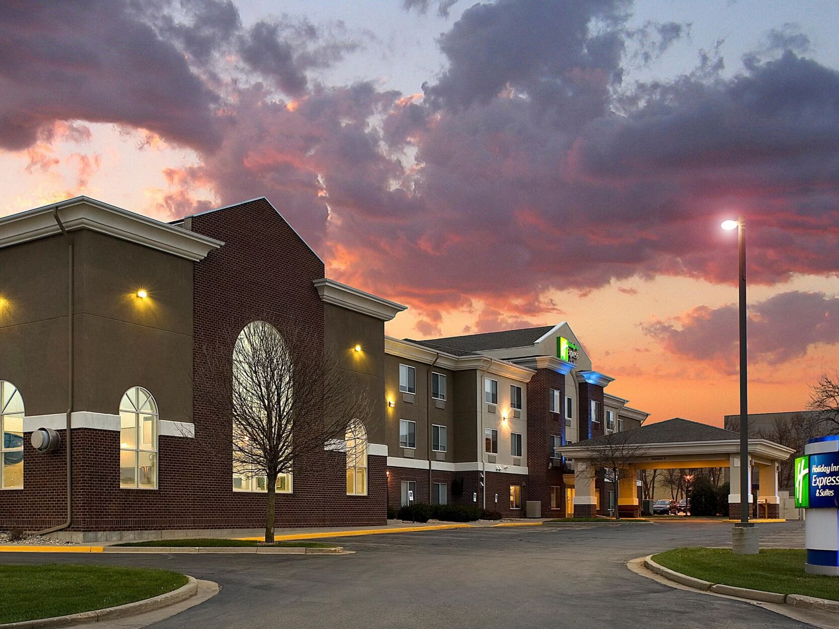 Picture of Holiday Inn Express & Suites Brookings, an IHG Hotel