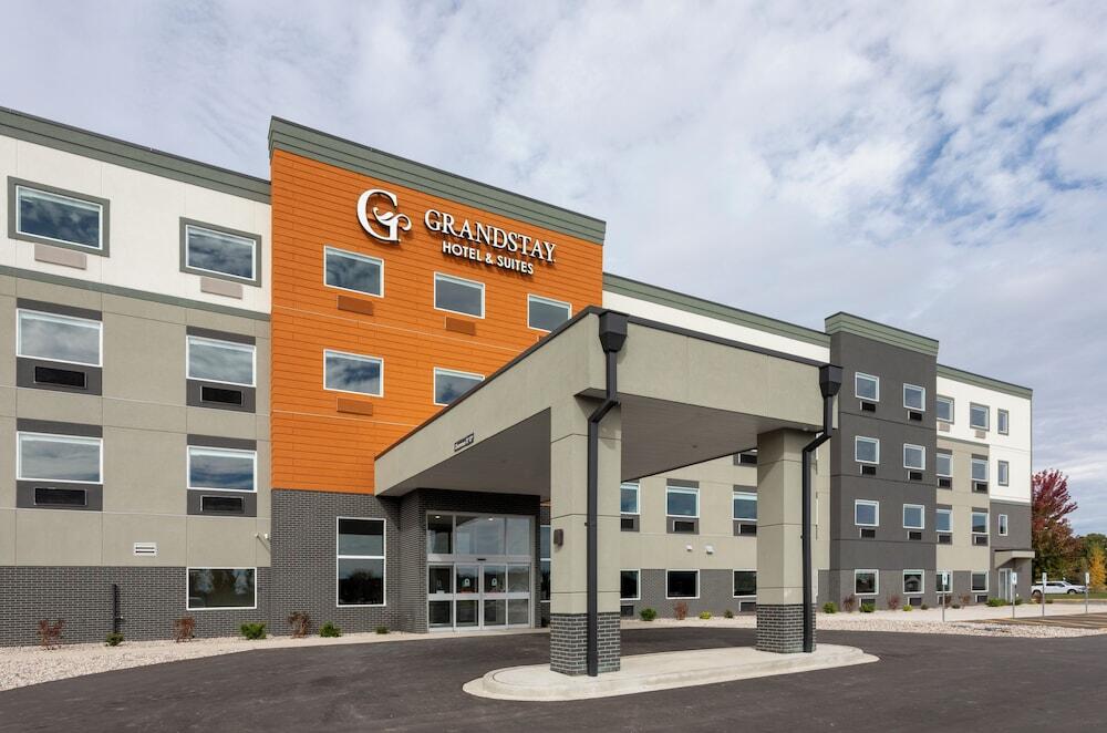 Picture of GrandStay Hotel & Suites Kaukauna