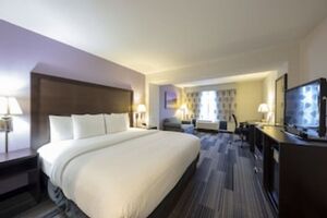 Picture of La Quinta Inn & Suites by Wyndham Springfield Airport Plaza