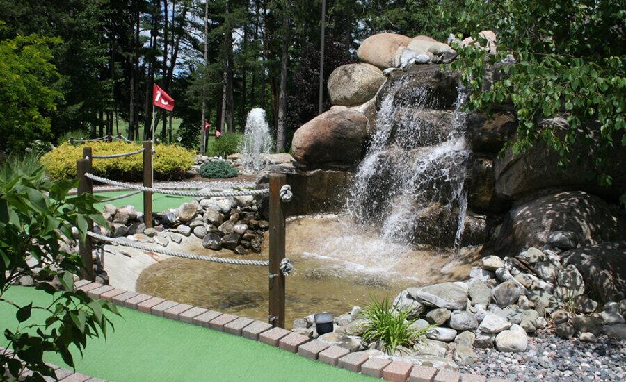 Picture of Peek'n Putt