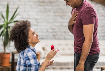 woman proposing to man