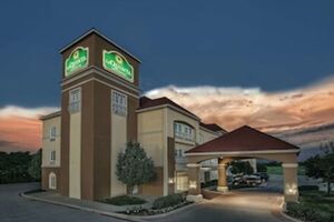 Picture of La Quinta Inn & Suites by Wyndham Stephenville