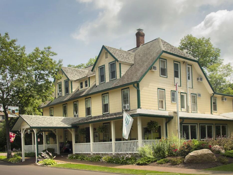 Picture of Eagles Mere Inn