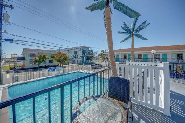 Picture of The Surfcomber Motel 