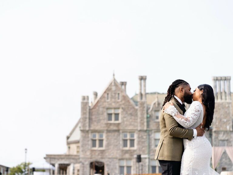 Bride and groom kissing in front of regencycore estate wedding venue
