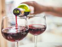 Here's the Best Kind of Wine to Put in Your Anniversary Wine Box