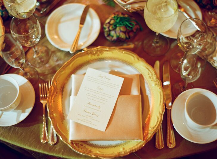 Sparkly gold and cream add an elegant touch to the table settings.