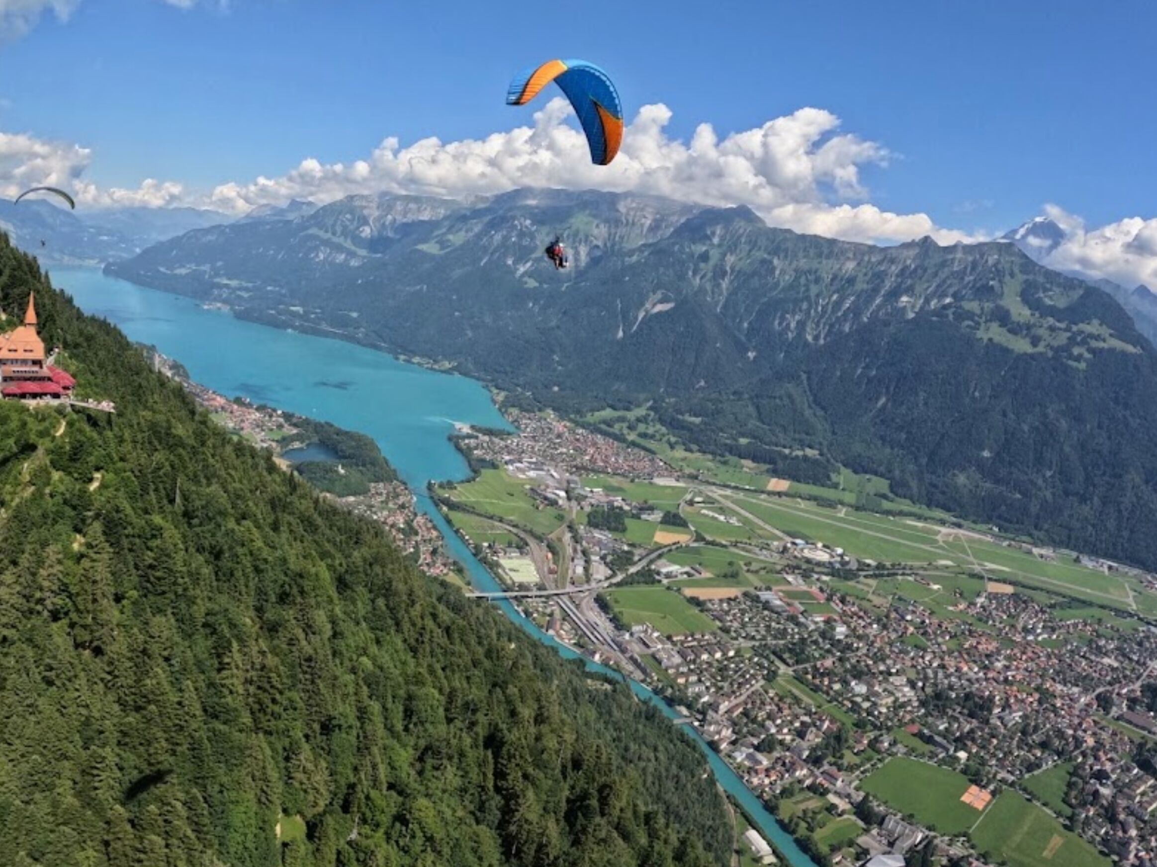 Picture of Twin Paragliding Interlaken
