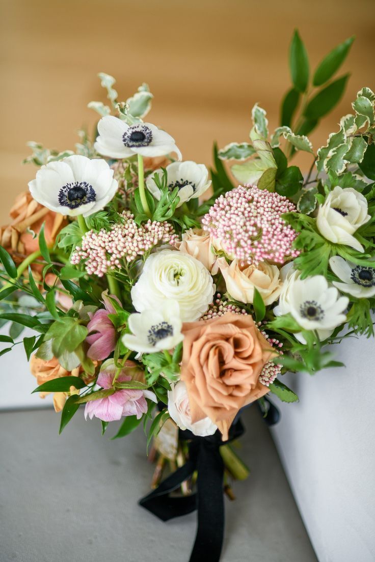 Bouquet with roses and anemone blooms