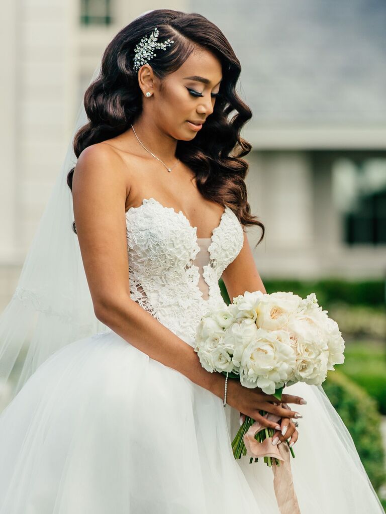 31 Stunning Side Hairstyles For Your Wedding