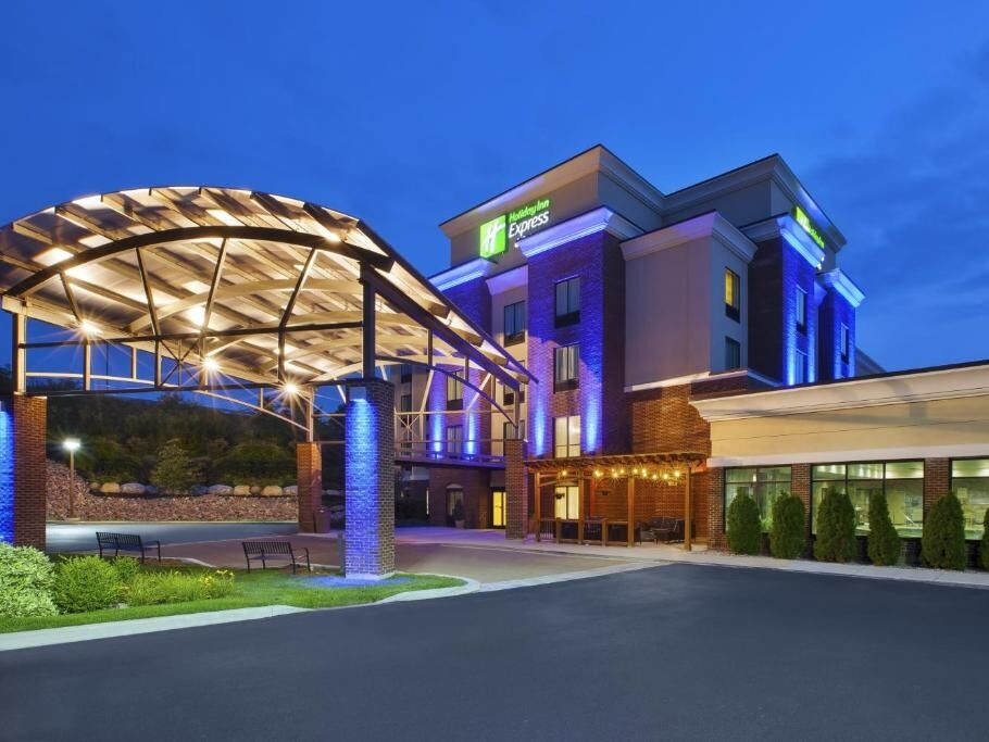 Picture of Holiday Inn Express & Suites Geneva Finger Lakes, an IHG Hotel