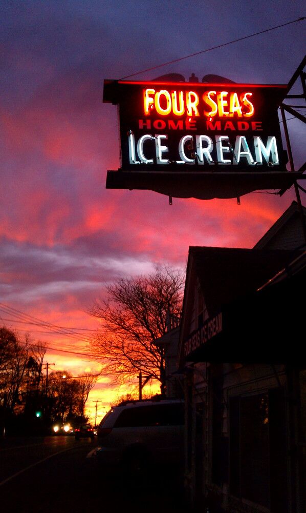 Picture of Four Seas Ice Cream