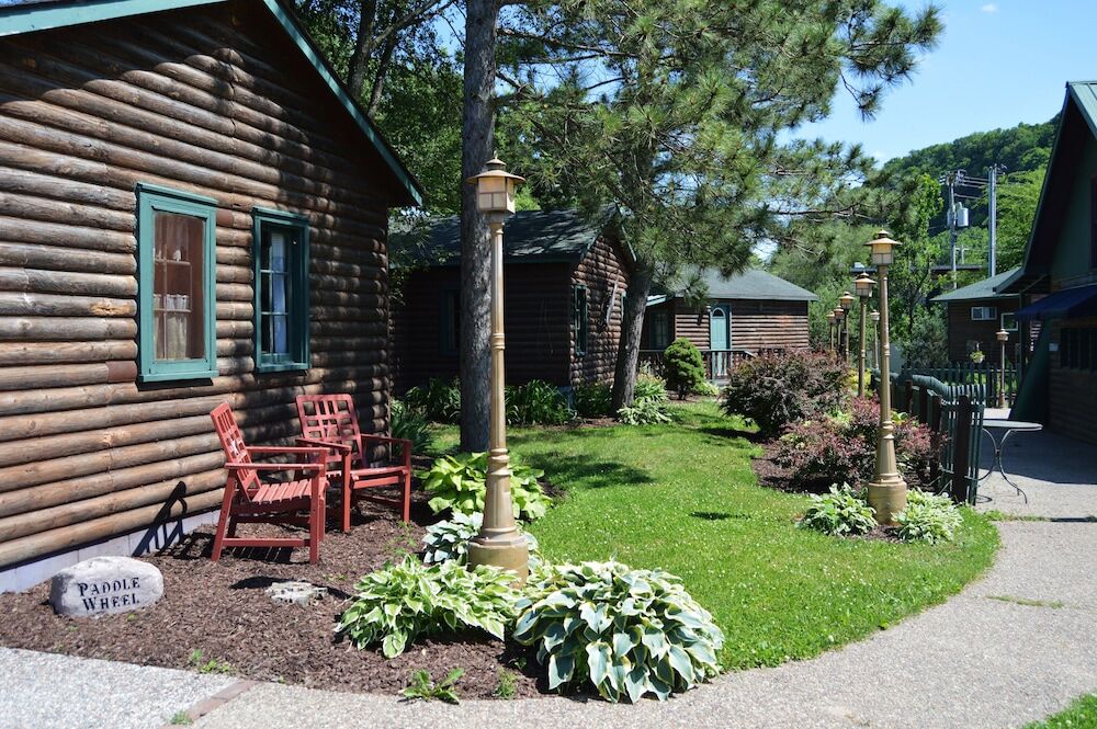 Picture of Moon River Cabins
