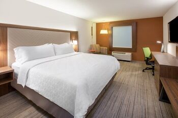 Picture of Holiday Inn Express & Suites Beaver Dam