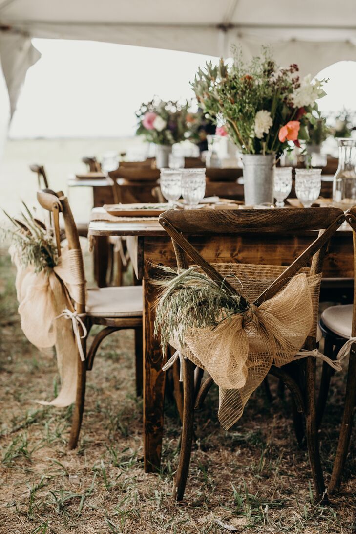 Casual and Rustic Wood Dining Tables