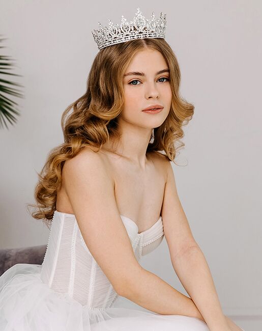 AW Bridal AW BRIDAL Wedding Crown Tiara Crystal Birthday Crown for Women Rhinestone Queen Crown Bridal Party Pageant Crown Wedding Hair Accessories for Brides (Silver) Silver Tiara - 4