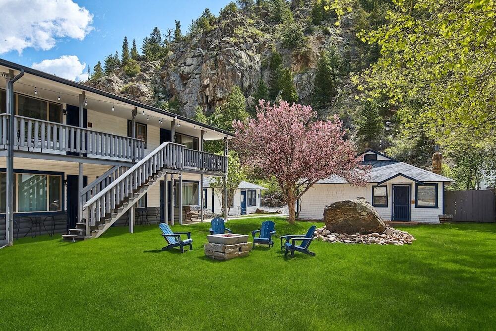 Picture of Misty Mountain Lodge