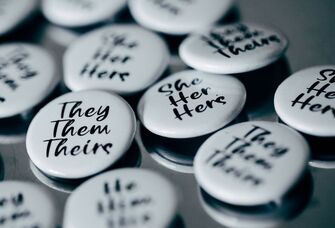 Ways to Word a Gender-Neutral Bach Party Invite