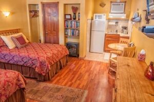 Picture of Holiday Lodge on Canyon Lake