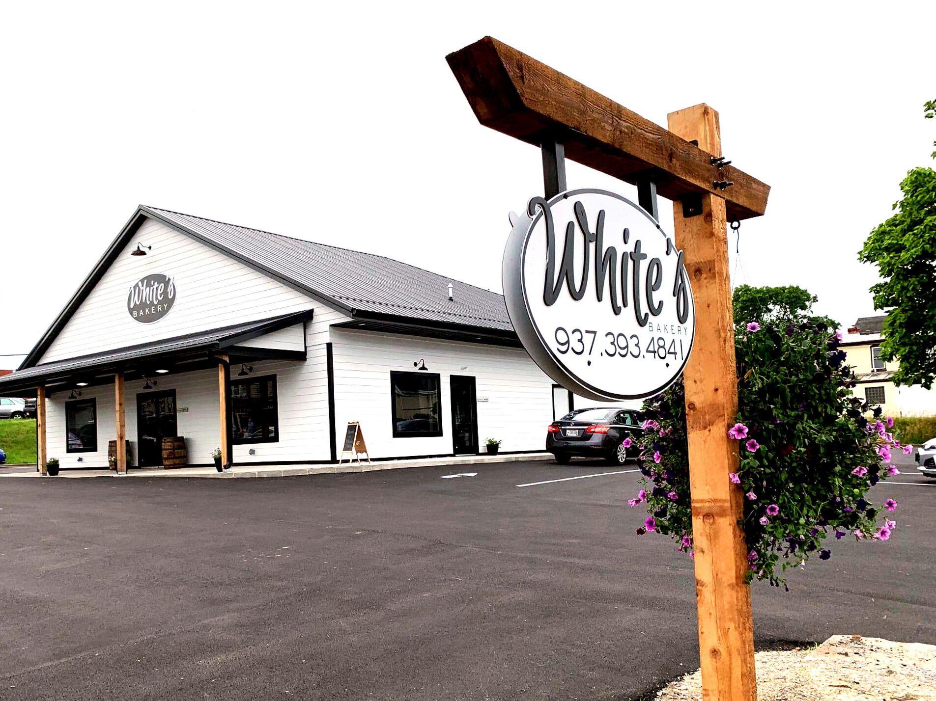 Picture of White's Bakery