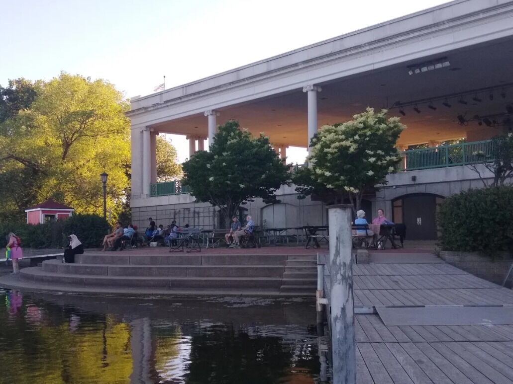 Picture of Como Park  Pavilion & Trail