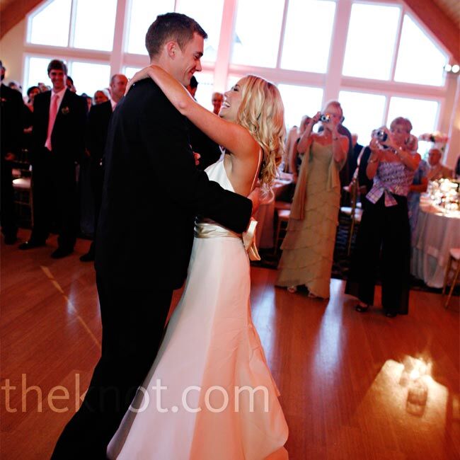 The 7-piece band played Bobby Darin’s “More” for the couple’s first dance. Afterward, Jacqueline and her dad danced to Brooks & Dunn’s “Neon Moon.”