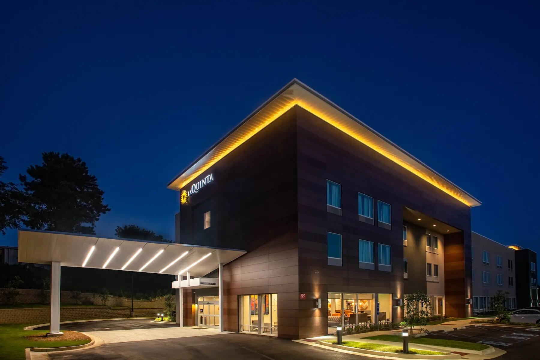Picture of La Quinta Inn & Suites by Wyndham Oxford