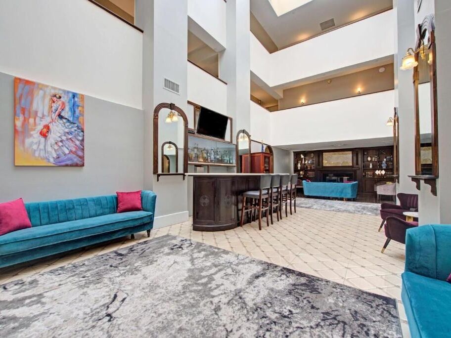 Picture of The Roslyn, Tapestry Collection by Hilton