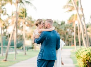 rn                    Chelsea Briche (28 and a blogger) and Robby Scott (28 and a professional baseball player) tied the knot in a beach-chic soiree o