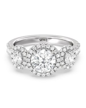 With Clarity Round Cut Engagement Ring