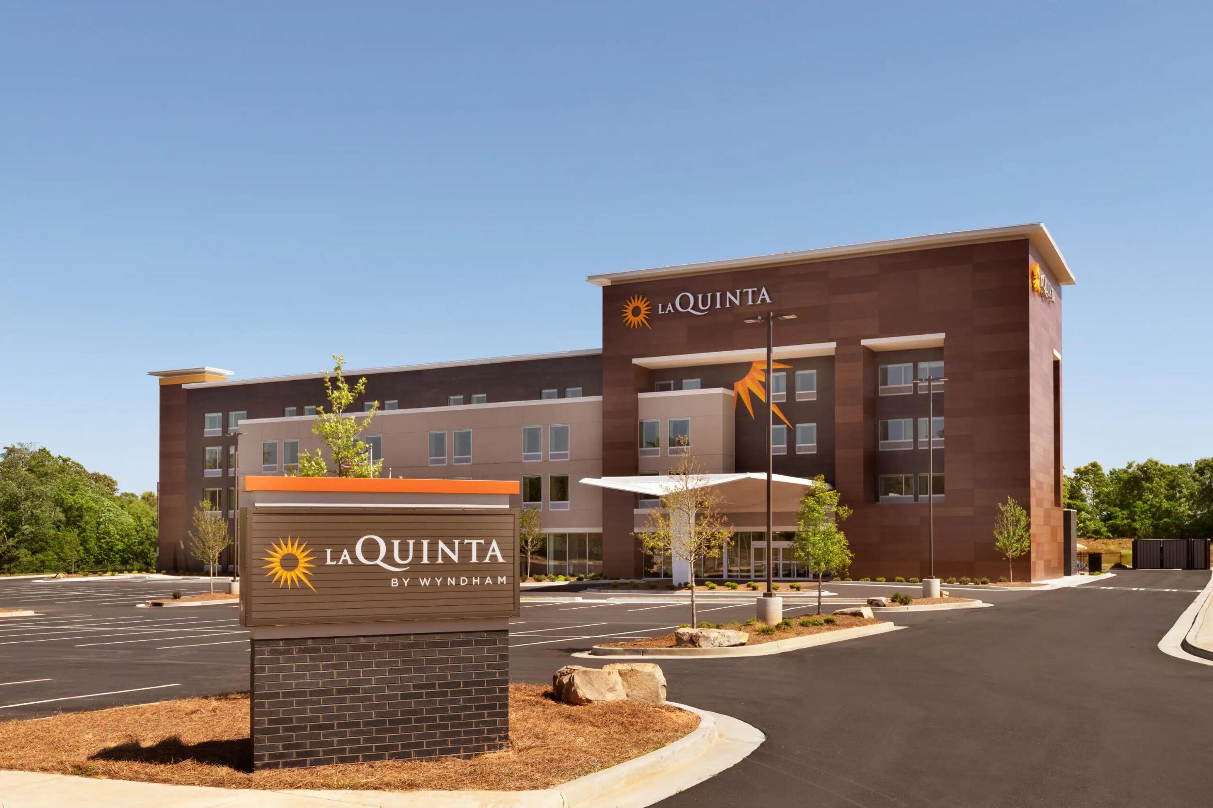 Picture of La Quinta Inn & Suites by Wyndham Braselton