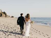 25 Perfect Hairstyles for Beach Weddings