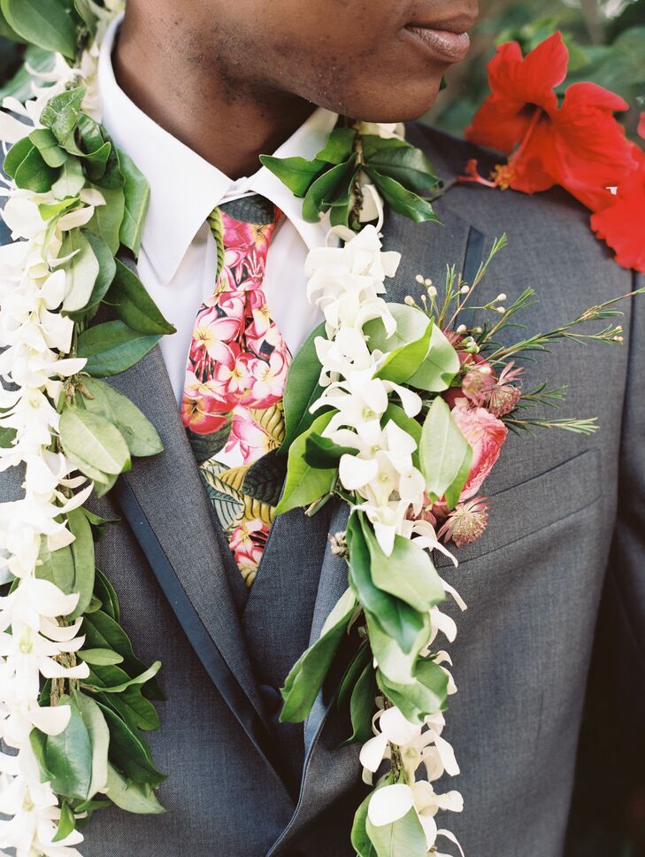 Star wore a traditional Hawaiian wedding leu made with fresh greenery, white orchids and jasmine. His colorful Hawaiian print tie was a perfect match for the event's playful, casual vibe.