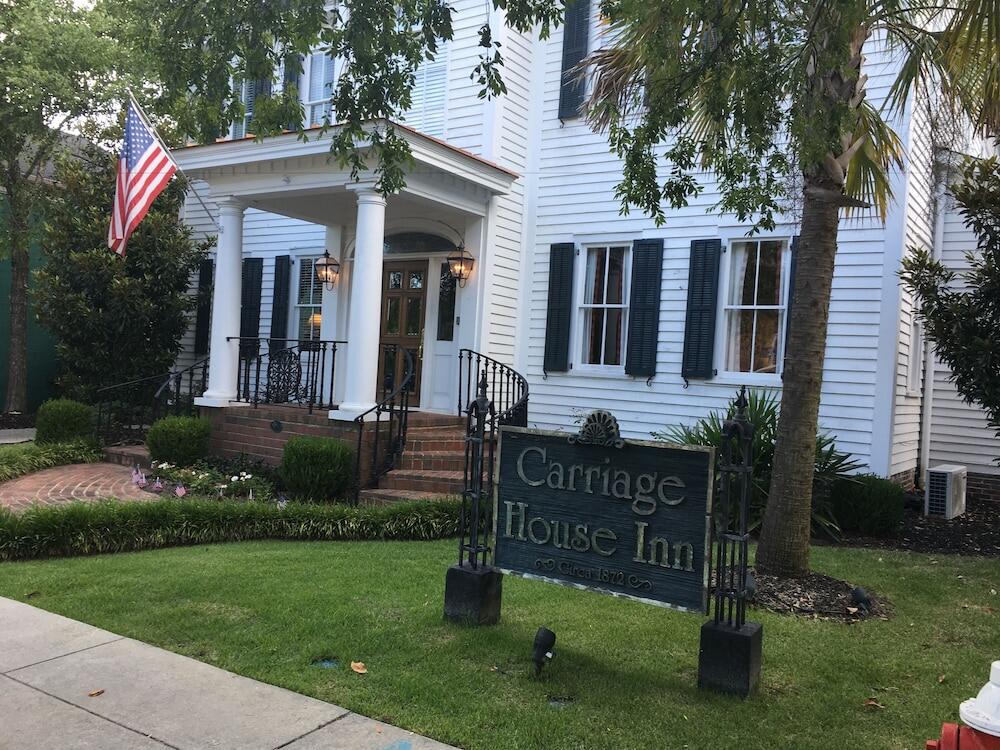 Picture of Carriage House Inn