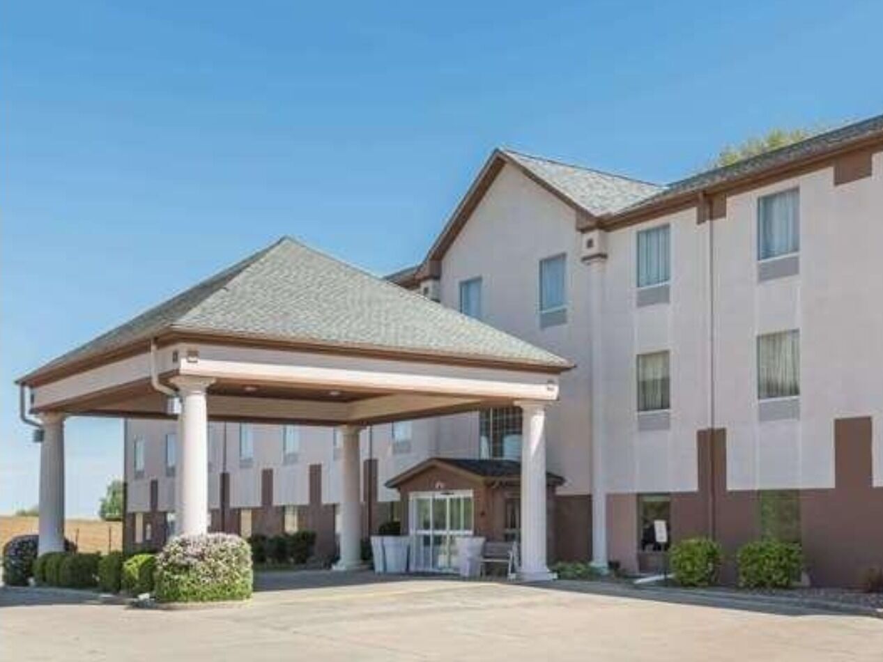 Picture of Seasons Inn & Suites Highland (Former - Baymont by Wyndham Highland)