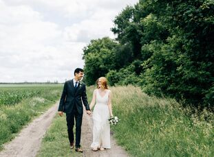 “It’s my most favorite place in the world,” Elizabeth (Liz) says of her family’s lakeside cabin, where she married Grant. “We just wanted simple, clas