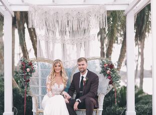 "We wanted to play up the outdoor space and have a very natural, bohemian feel to our wedding," Kendall Kohl (25 and a sales representative ) says of 
